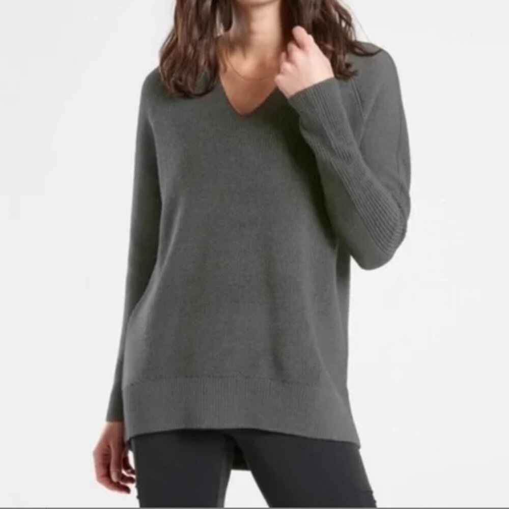 Athleta Hanover Merino Wool-Blend V-Neck Ribbed Sweater, Gray - Womens Large